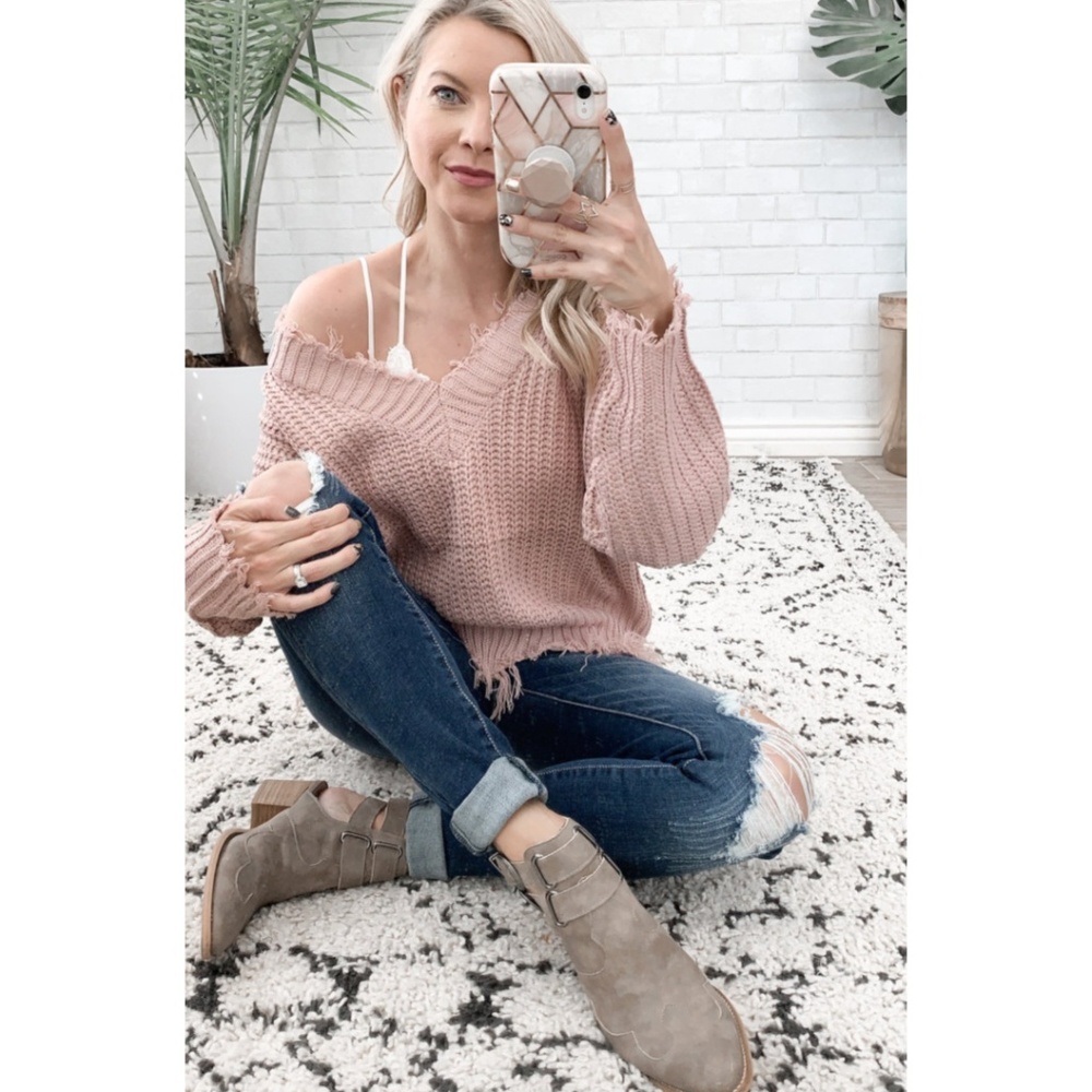 NWT Mauve Distressed Fringe Sweater - Picture 4 of 7